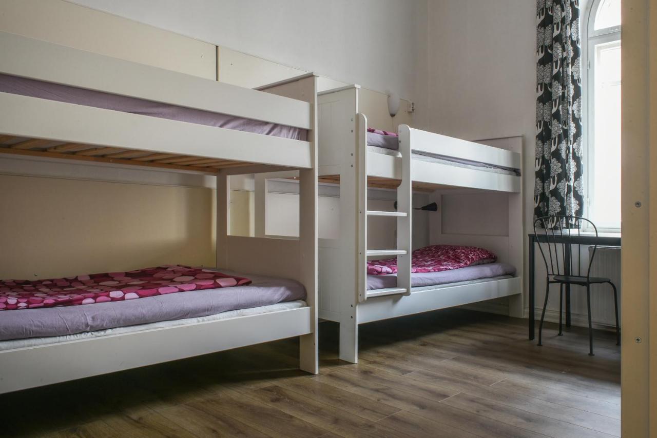 Diana Park Hostel *